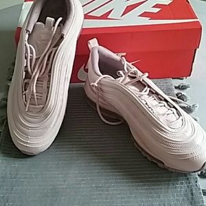 Woman's tennis shoes